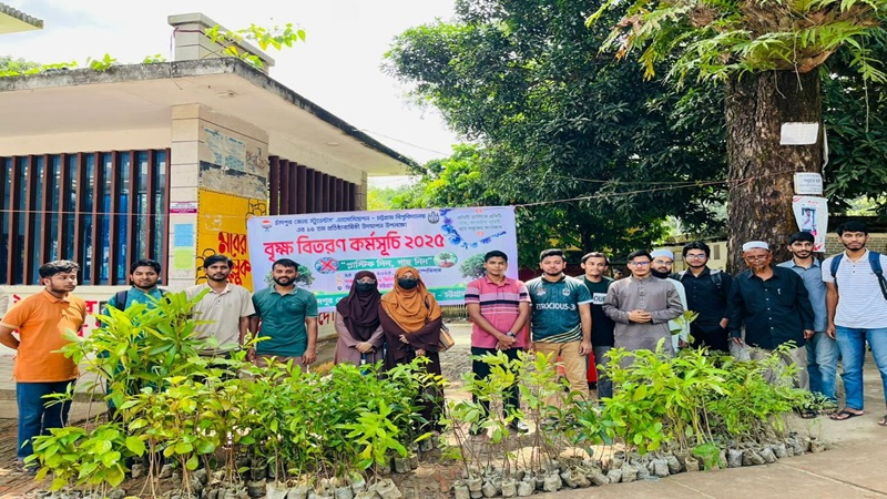 চবিতে চাঁদপুর জেলা স্টুডেন্টস’ এ্যাসোসিয়েশনের উদ্যোগে বৃক্ষ বিতরণ