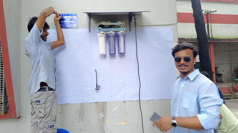 ঢাকা কলেজ ছাত্রদল নেতা নিয়নের পানির ফিল্টার স্থাপন