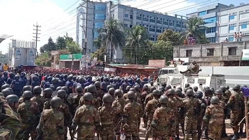 আশুলিয়ায় শ্রমিক পুলিশ সংঘর্ষ , চার পুলিশসহ আহত ১৫