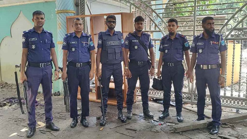 নুরাল পাগলার দরবারে হামলার ঘটনায় পাঁচজন গ্রেপ্তার