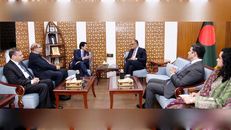 বাণিজ্য উপদেষ্টার সাথে পাকিস্তানের পেট্রোলিয়াম মন্ত্রীর বৈঠক