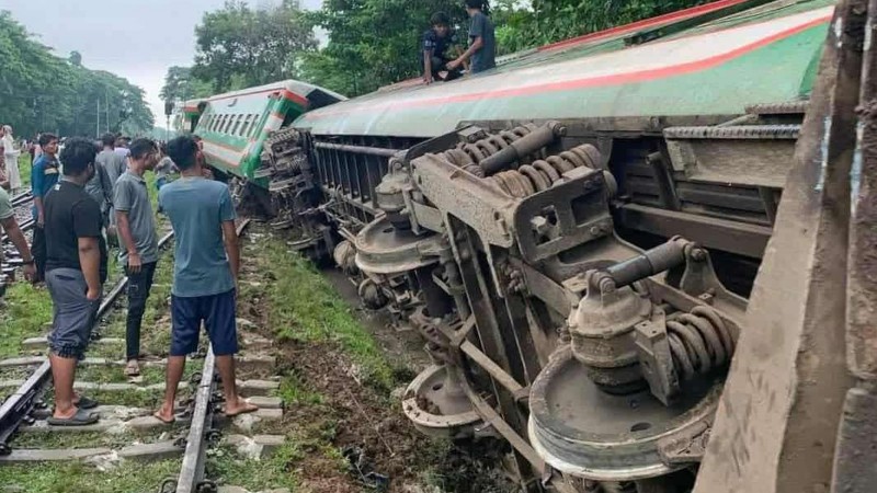 সিলেটে উদয়ন এক্সপ্রেস দুর্ঘটনায় রেলওয়ের ২ কর্মকর্তা বরখাস্ত