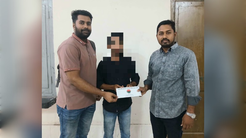 মেধাবী শিক্ষার্থীর ফরম ফিলাপে সহযোগিতা করল ঢাকা কলেজ ছাত্রদল