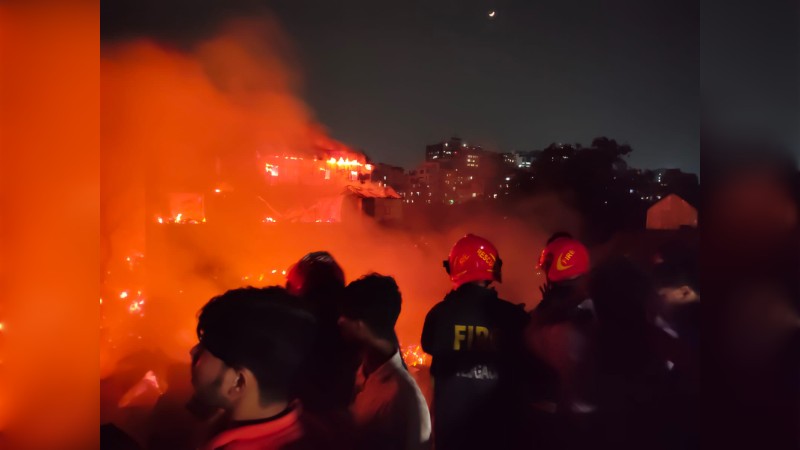 অগ্নিকাণ্ড নিয়ন্ত্রণে আরো ৩টি ইউনিট যাচ্ছে কড়াইল বস্তিতে