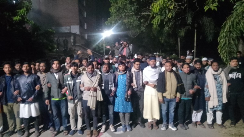 ওসমান হাদীর উপর সন্ত্রাসী হামলার প্রতিবাদে উত্তাল ইবি