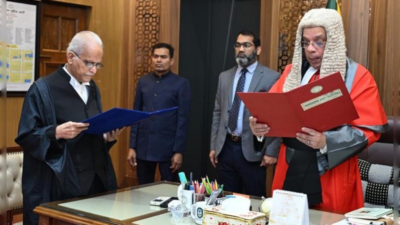 শপথ নিলেন হাইকোর্টের স্থায়ী বিচারপতি সৈয়দ এনায়েত হোসেন