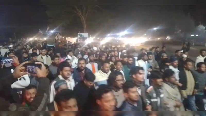 হাদীর উপর হামলার প্রতিবাদে উত্তাল ইবি।