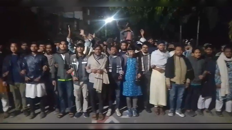 হাদীর উপর হামলার প্রতিবাদে উত্তাল পাবনা বিজ্ঞান ও প্রযুক্তি বিশ্ববিদ্যালয়