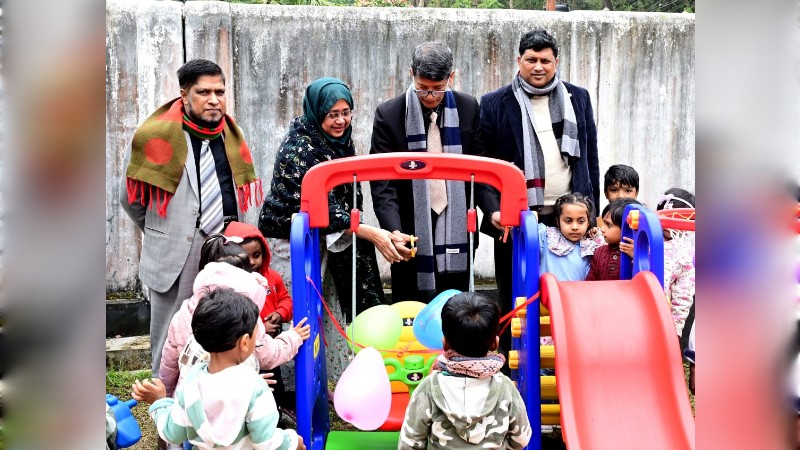 চবি ডে-কেয়ার সেন্টারের প্লে-গ্রাউন্ড উদ্বোধন