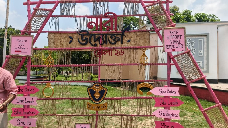 নারী শিক্ষার্থীদের উৎসাহিত করতে রাকসুর নারী উদ্যোক্তা মেলা