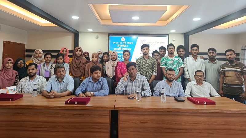 কুবি’র বিজ্ঞান ও প্রকৌশল অনুষদের ১১৭ জন শিক্ষার্থীর মধ্যে মেধাবৃত্তি ও মেধাবী স্টাইপেন্ড প্রদান
