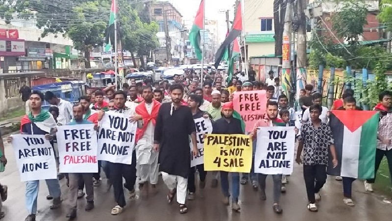 ফিলিস্তিন-লেবাননের প্রতি সংহতি জানিয়ে চাঁদপুরে ফুটবলপ্রেমীদের বিক্ষোভ র‍্যালি