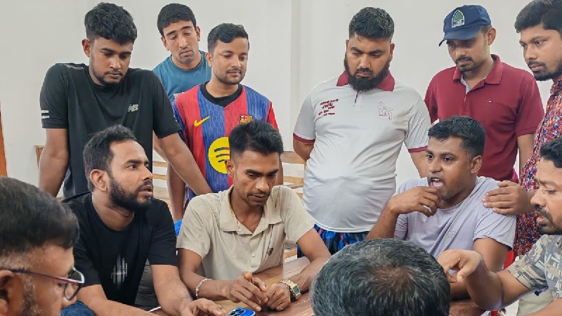 জনতার হাতে আটক মাদক ব্যবসায়ীর মোবাইলে পুলিশের সঙ্গে কথোপকথন, অর্থ লেনদেনের অভিযোগ