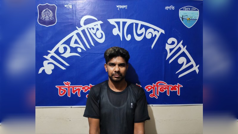 নিজ ঘরে আগুন দেওয়ার ঘটনায় অভিযুক্ত মাদকাসক্ত ছেলে গ্রেফতার