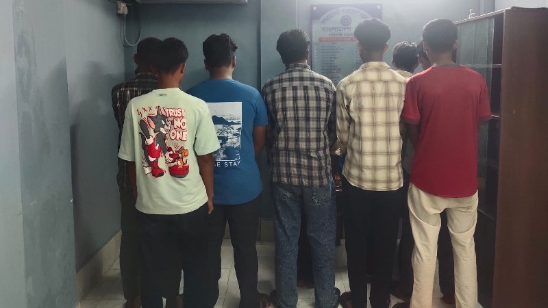 শাহরাস্তি ওয়াকওয়েতে ঘোরাফেরা, ১০ কিশোর আটক; অভিভাবকের জিম্মায় মুক্ত
