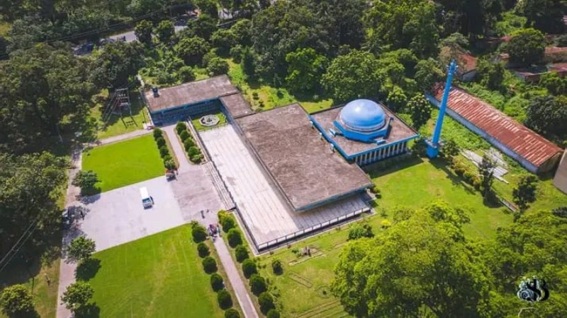 রাবি কেন্দ্রীয় মসজিদ: একই ছাদের নিচে ইবাদতের ঠাঁই আড়াই হাজার মুসল্লির