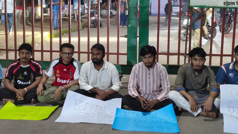 চবিতে শিক্ষার্থীদের দাবির মুখে চালু হলো চারটি চক্রাকার বাস