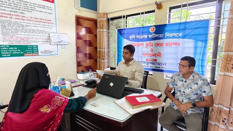 শাহরাস্তিতে মানুষের দোরগোড়ায় ভূমিসেবা রাগৈ ইউনিয়নে ভ্রাম্যমাণ ভূমিসেবা ক্যাম্প ও গণশুনানি