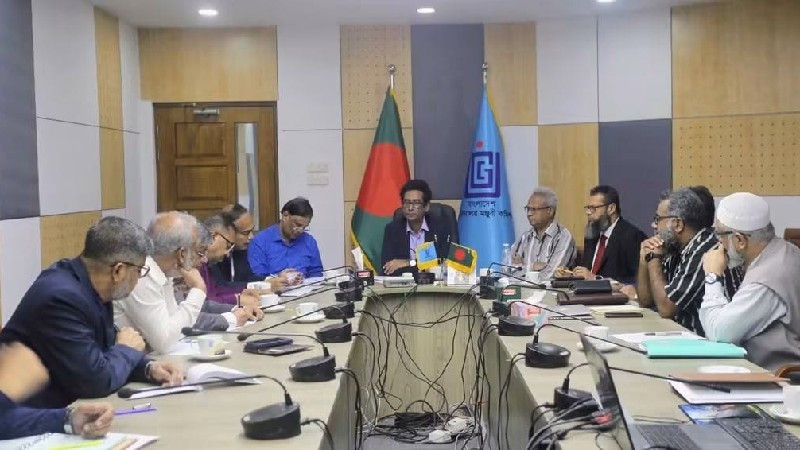 তৃতীয় ভাষা শিক্ষা নিয়ে ইউজিসির মতবিনিময় সভায় পবিপ্রবি ভিসি