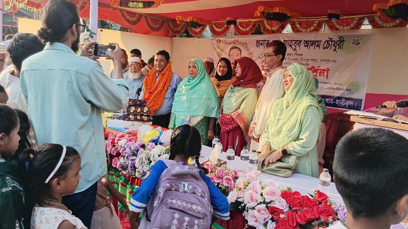 চাঁদপুরের বাগাদী সরকারি প্রাথমিক বিদ্যালয়ের প্রধান শিক্ষককে অশ্রুসিক্ত বিদায়