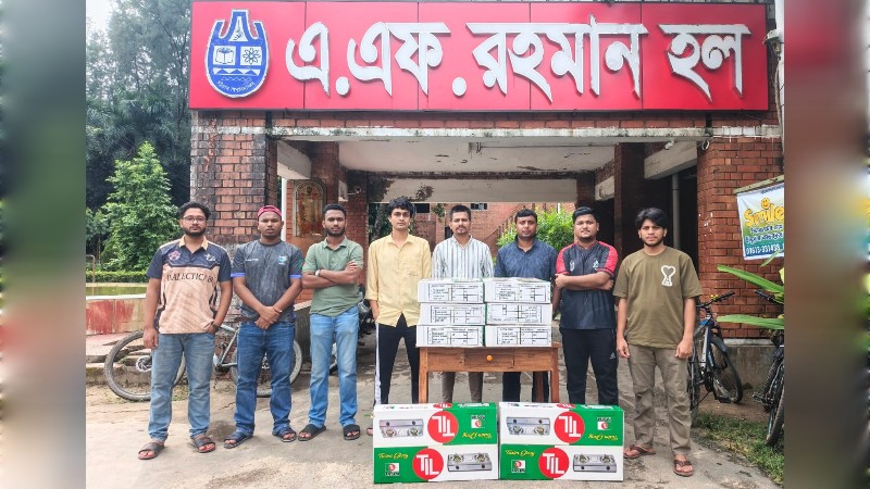 চবির ছেলেদের আবাসিক হলে কিচেন জোনে রান্নার চুলা দিলেন ছাত্রদল নেতা শাফায়াত